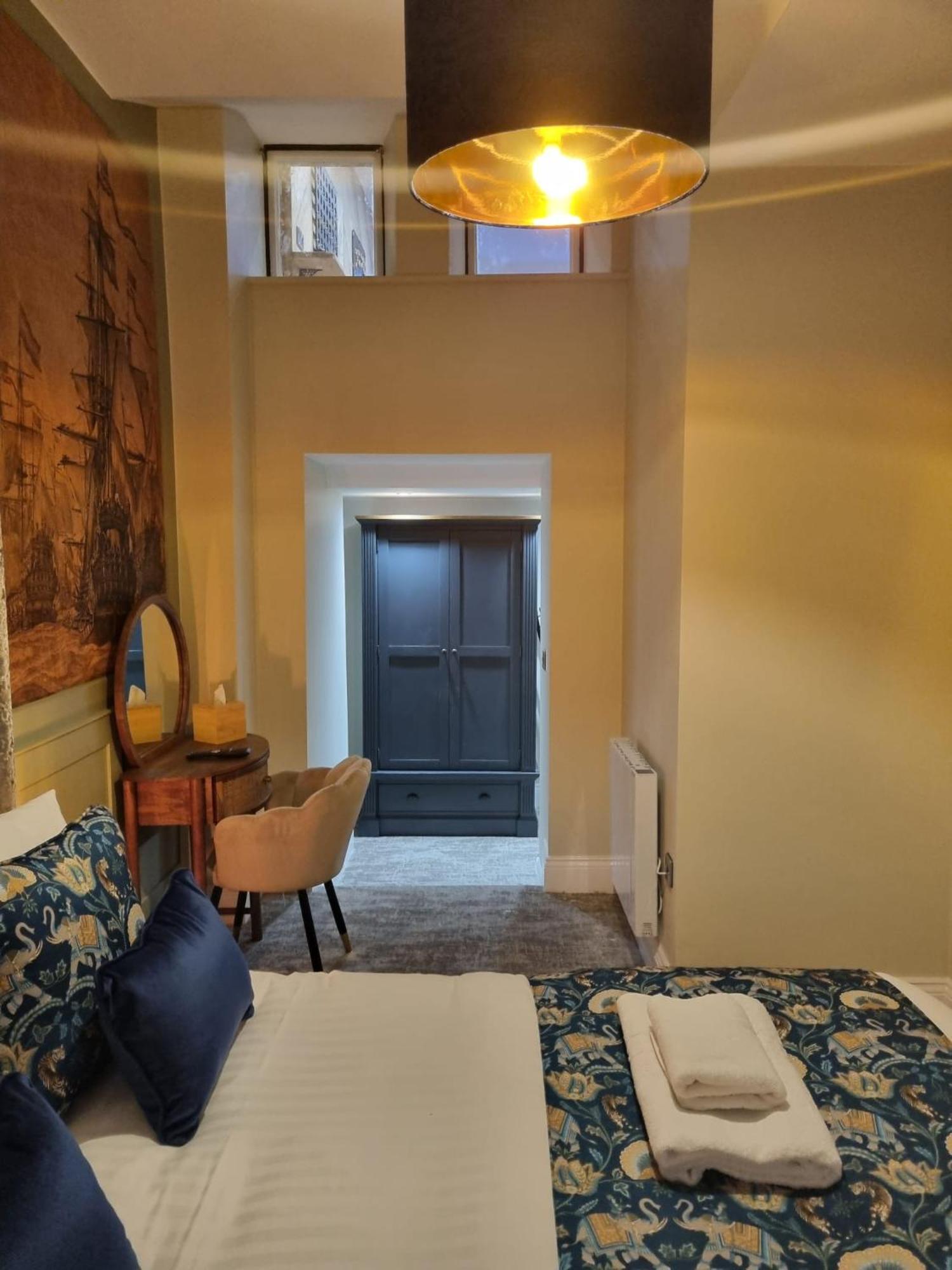 The Resolution Hotel Whitby Bagian luar foto